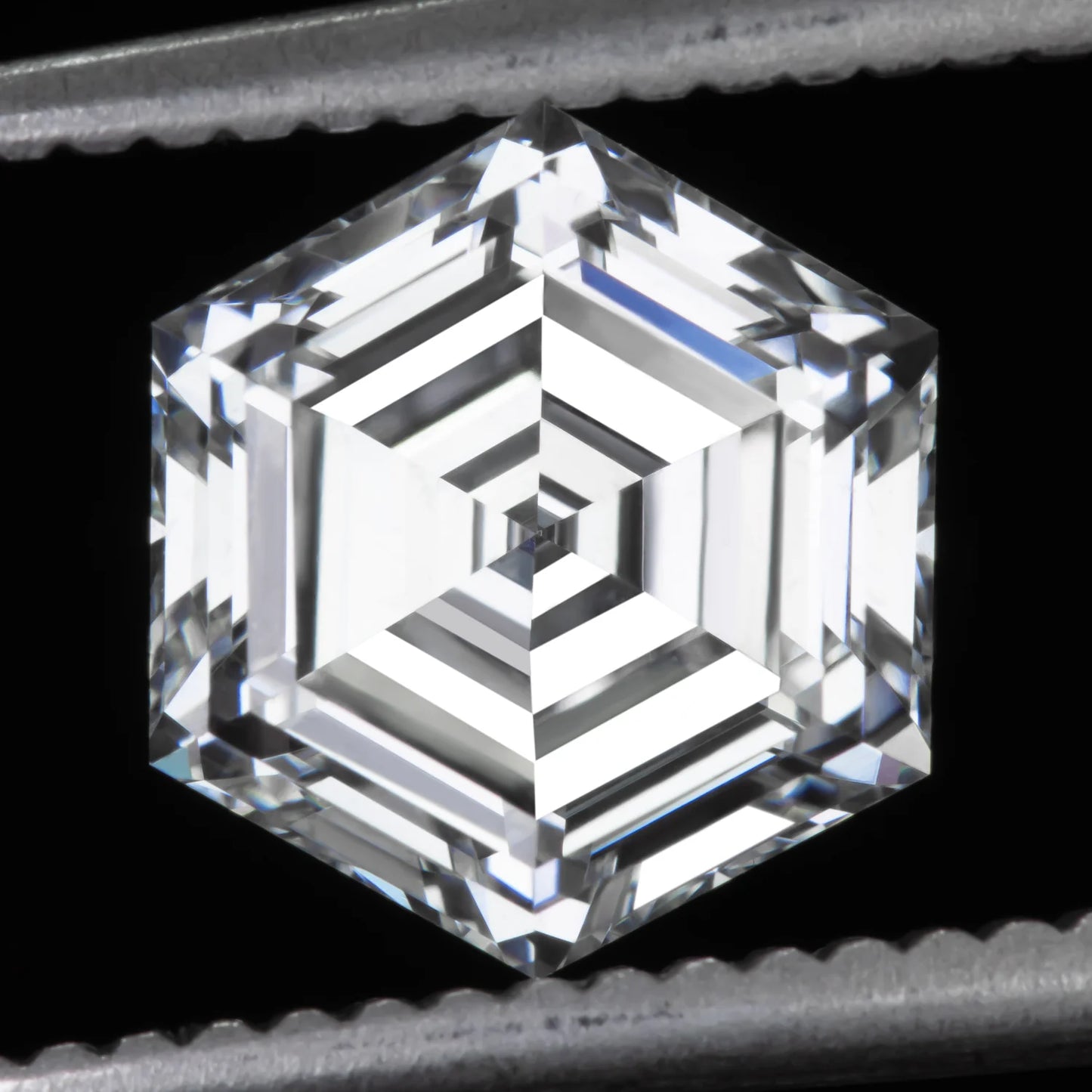 Hexagon cut lab-grown diamond CVD HPHT VVS VS quality
