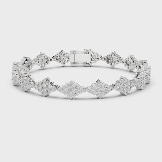 Clover diamond tennis bracelet featuring sparkling clover-shaped motifs