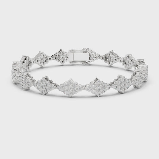 Clover diamond tennis bracelet featuring sparkling clover-shaped motifs