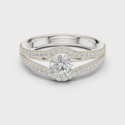 0.50 ct solitaire split shank diamond ring in 935 anti-tarnish silver

Lab-grown diamond solitaire ring with split shank design

Elegant silver solitaire engagement ring
