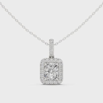 Cushion halo lab-grown diamond pendant necklace

Cushion-cut diamond halo pendant in white metal

Elegant cushion halo diamond necklace for women